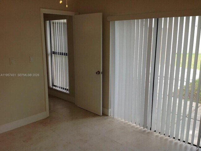 Foto del edificio - 10734 SW 117th Pl