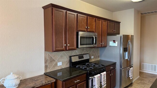 Building Photo - 412 Moulins Ln