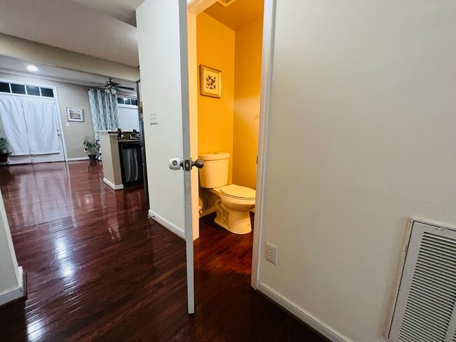 Foto del edificio - 446 Kingscote Ln