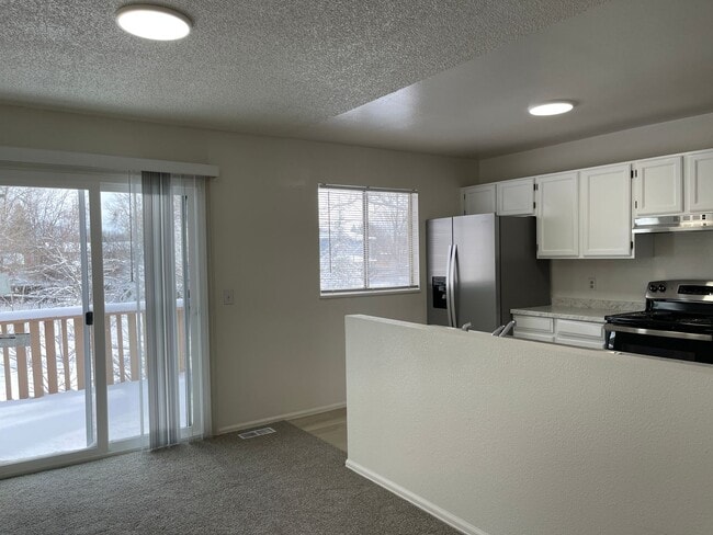 Foto del edificio - 3 bed 2 bath home on HUGE LOT!