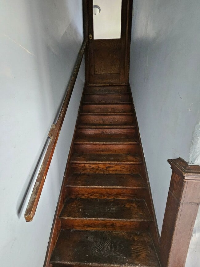 Foto del edificio - Upper 2 bedroom unit