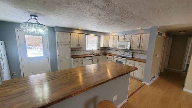 Building Photo - 1364 Karahill Dr