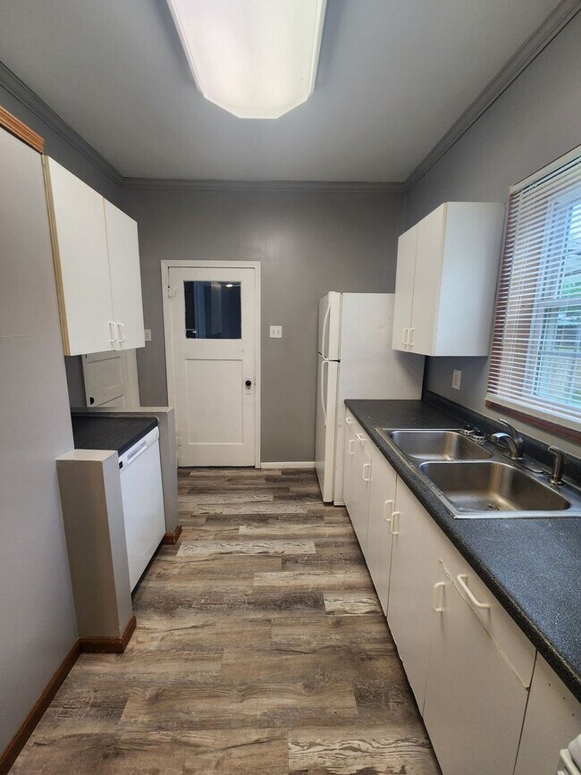 Foto del edificio - 417 Taylor Ave