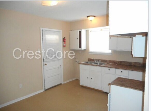 Building Photo - 692 Hazelwood Rd