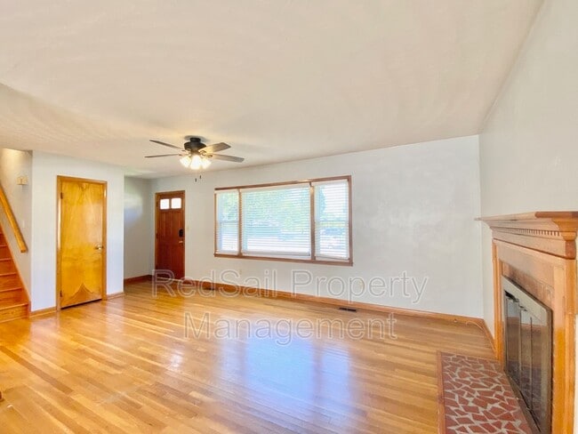 Building Photo - 137 Tanglewood Dr