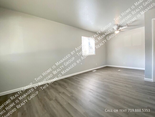 Foto del edificio - 2230 Ivanhoe Dr