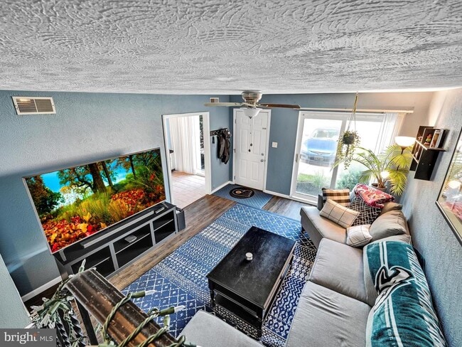 Building Photo - 212 Saratoga Ct