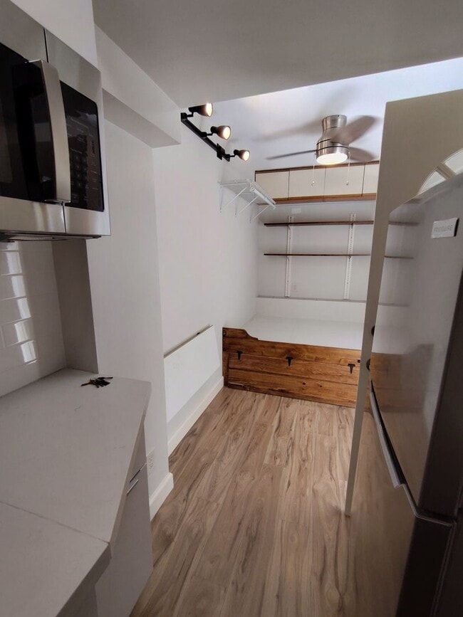 Foto del edificio - ***AVAILABLE NOW***Modern Micro Unit – Ste...