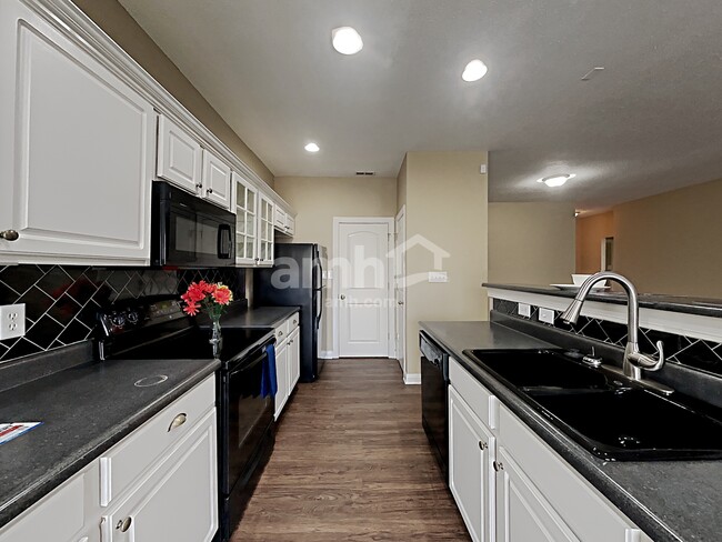 Foto del edificio - 5902 Cabot Dr