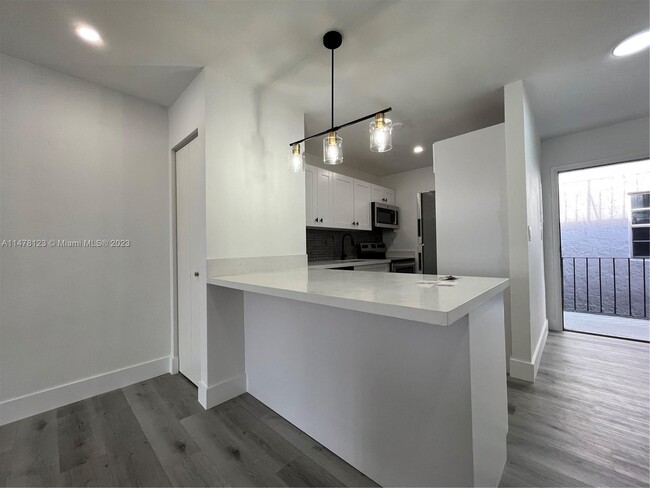 Building Photo - 5525 SW 41st St