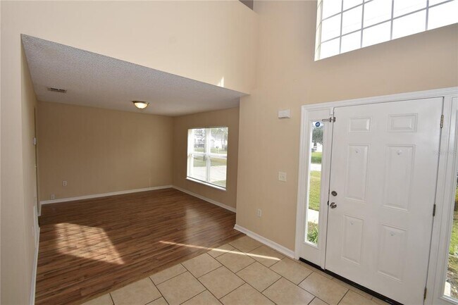 Building Photo - 27 Riverdale Ln