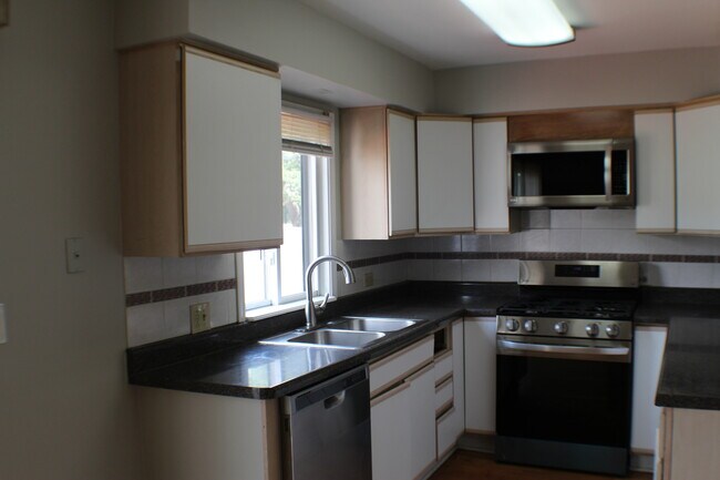 Building Photo - 744 Ebbtide Pt