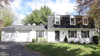 Building Photo - 15826 Anamosa Dr