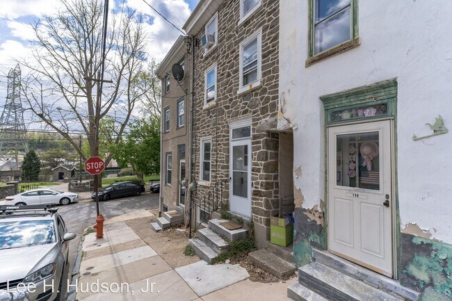 Foto del edificio - 4 br, 1 bath House - 148 Roxborough Ave