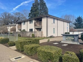 Building Photo - 3114 Evergreen Ave NE
