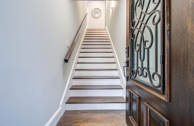 Building Photo - 1318 Cleburne St