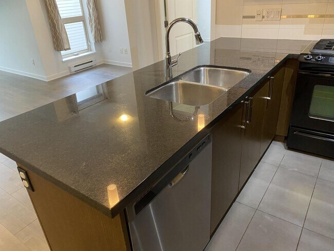 Photo du bâtiment - 15988-15926 26 Ave