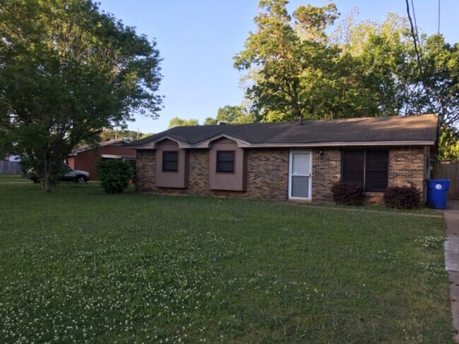 Building Photo - 207 Radburn
