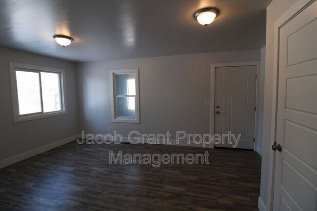 Building Photo - 1310 Lake Ave.