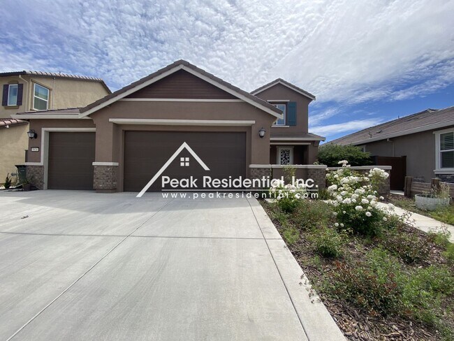 Foto del edificio - Beautiful 4bd/3.5ba Home with Attached Guest Suite!