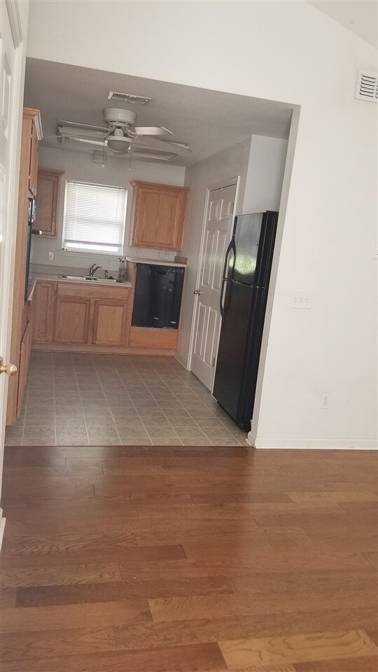 Foto del edificio - 24355 Lanier St
