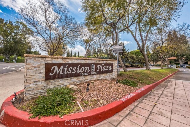 Foto del edificio - 10699 San Diego Mission Rd