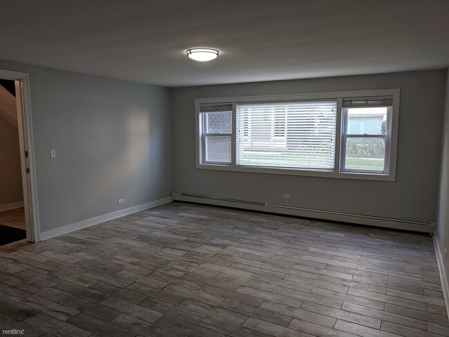 Building Photo - 5852 W Irving Park Rd