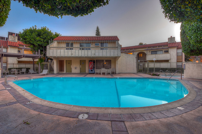 Pool & Spa Area - LA COSTA