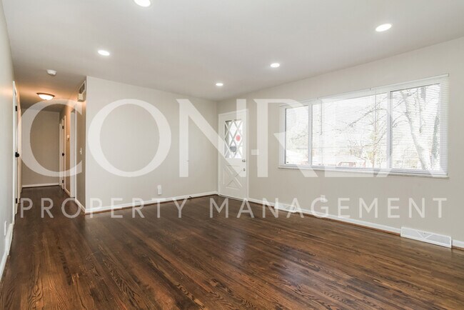 Building Photo - Comfortable and Stylish 3 Bedroom Home
