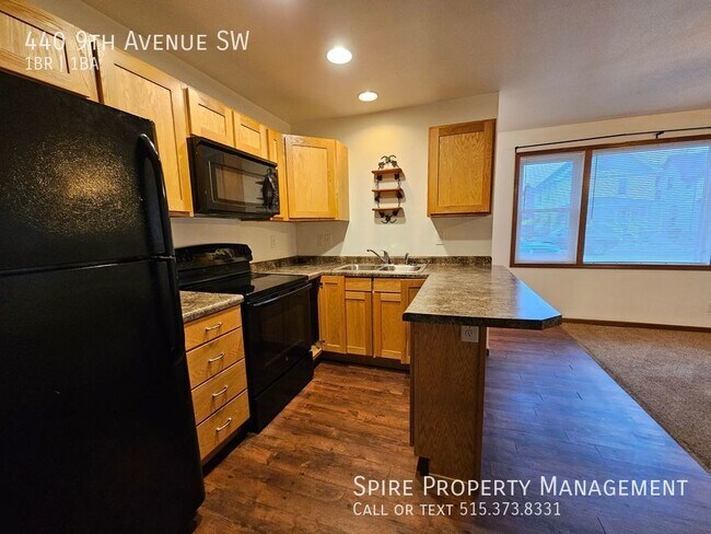 Foto del edificio - SW ne bedroom lower duplex with basement, ...