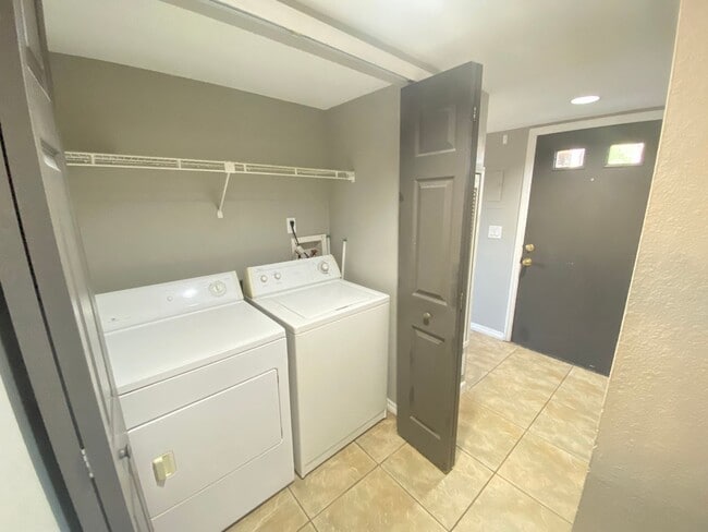 Building Photo - 650 Trinidad Ct