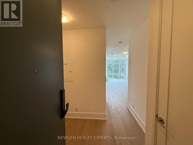 Photo du bâtiment - 800-800 Broadview Ave