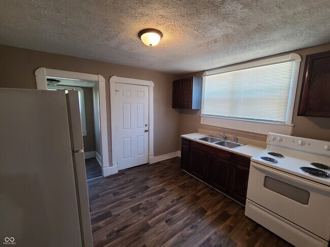 Foto del edificio - 516 W 28th St