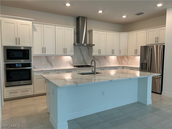 Building Photo - 13693 Blue Bay Cir