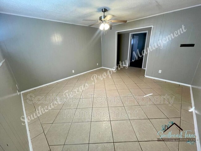 Building Photo - 2160 Merriman St