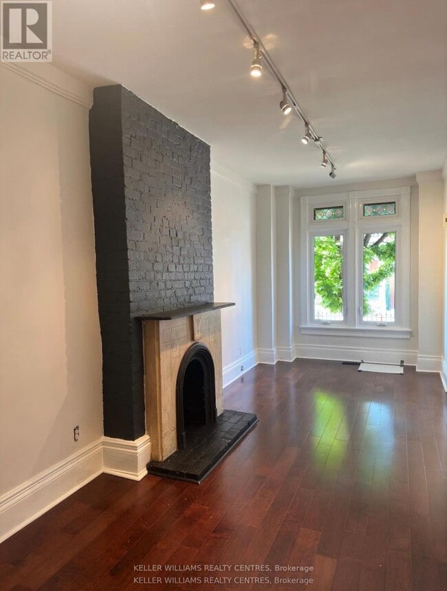 Photo du bâtiment - 212 Gerrard St E