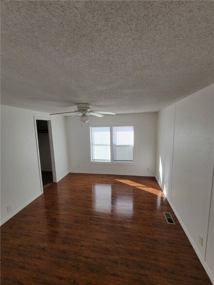 Building Photo - 804 Yaupon Dr