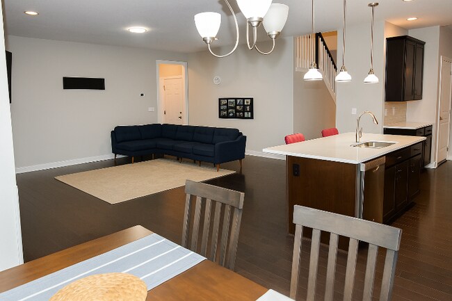 Foto del edificio - 912 Lake Thrasher Dr