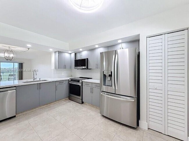 Building Photo - 12701 SW 13th St