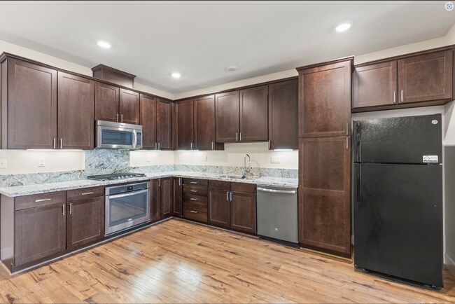 Foto del edificio - Amazing Newer Constructed 3br/2ba San Ramon Condo for Rent! Top Floor! Centrally Located for Conv...