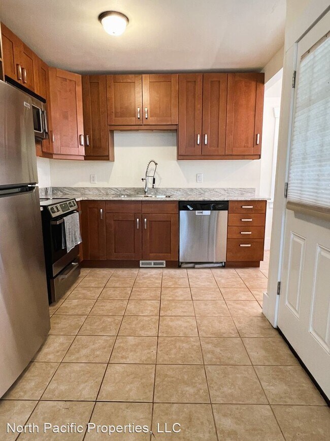 Building Photo - 2 br, 1 bath House - 3836 23rd Ave SW