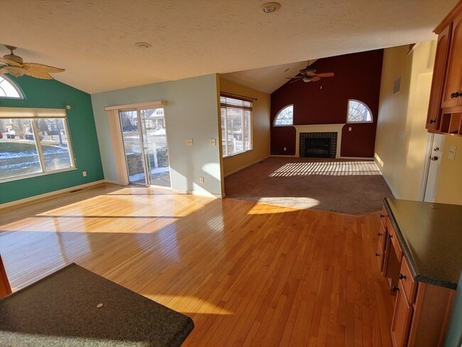 Building Photo - Comfortable 4 Bedroom Home
