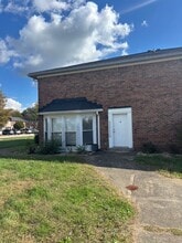 Building Photo - 201 Honeysuckle Ln Building Photo - 201 Honeysuckle Ln