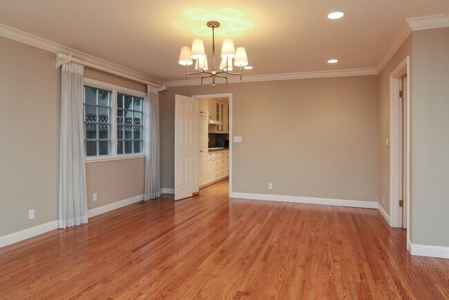 Foto del edificio - Expansive 6 Bed, 3.5 Bath Executive Home i...