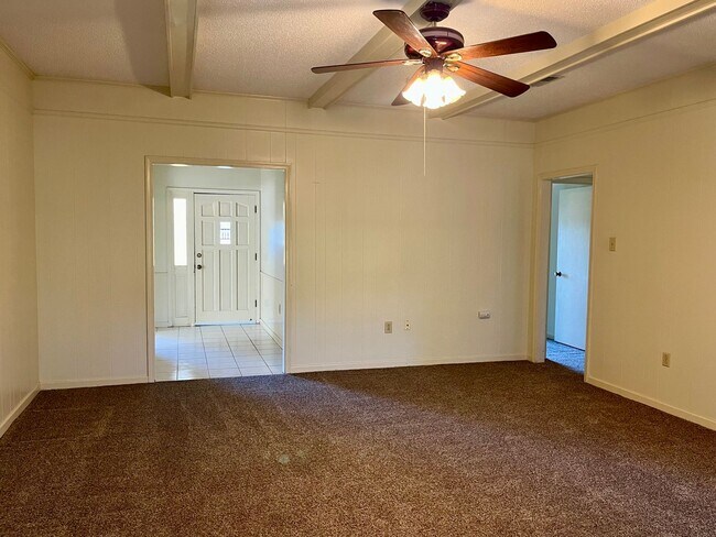 Foto del edificio - Great location! — Bluebonnet, Jefferson, and I-10 Area.