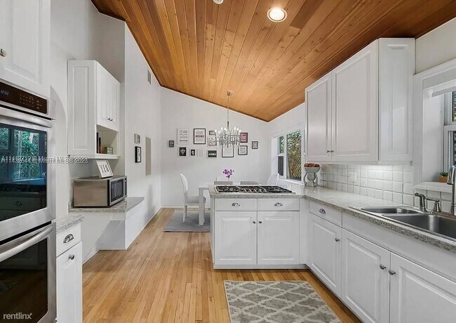 Building Photo - 4 br, 3.5 bath House - 4715 N Bay Rd
