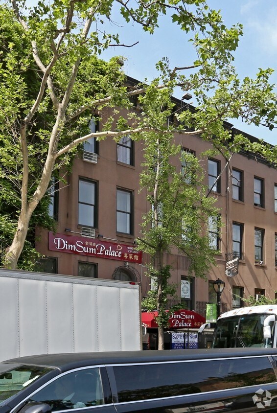 Foto principal - 334 W 46th St