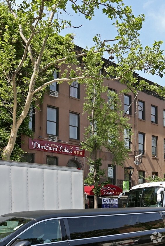 Primary Photo - 334 W 46th St