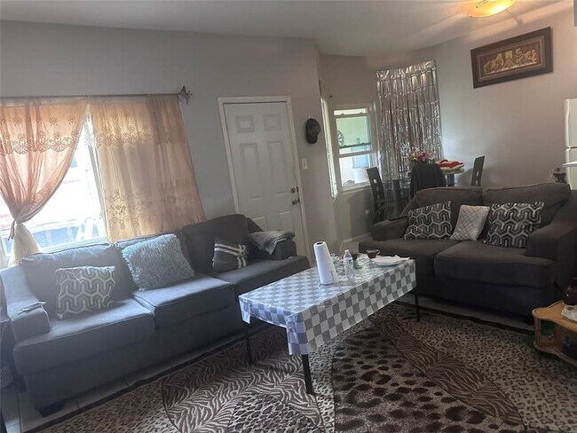 Foto del edificio - 11136 Village Bend Ln