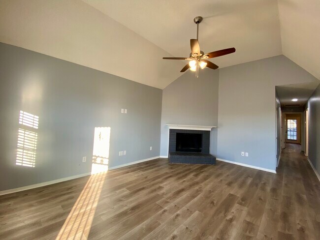 Building Photo - 5806 Ashridge Plz